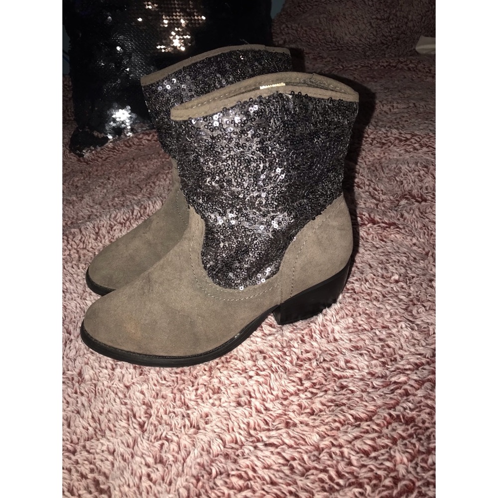 (5/$30) women’s size 6.5 suede sequence boots